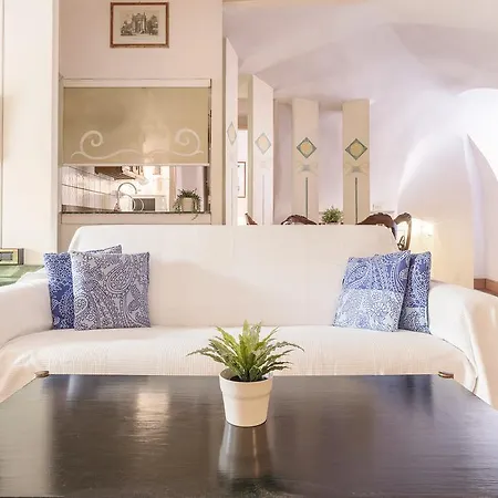 Piazza Colonna - Charme Holidays Apartman *