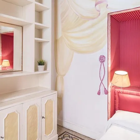 Apartment Piazza Colonna - Charme Holidays Rome