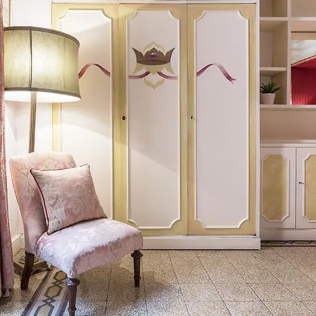 Apartment Piazza Colonna - Charme Holidays